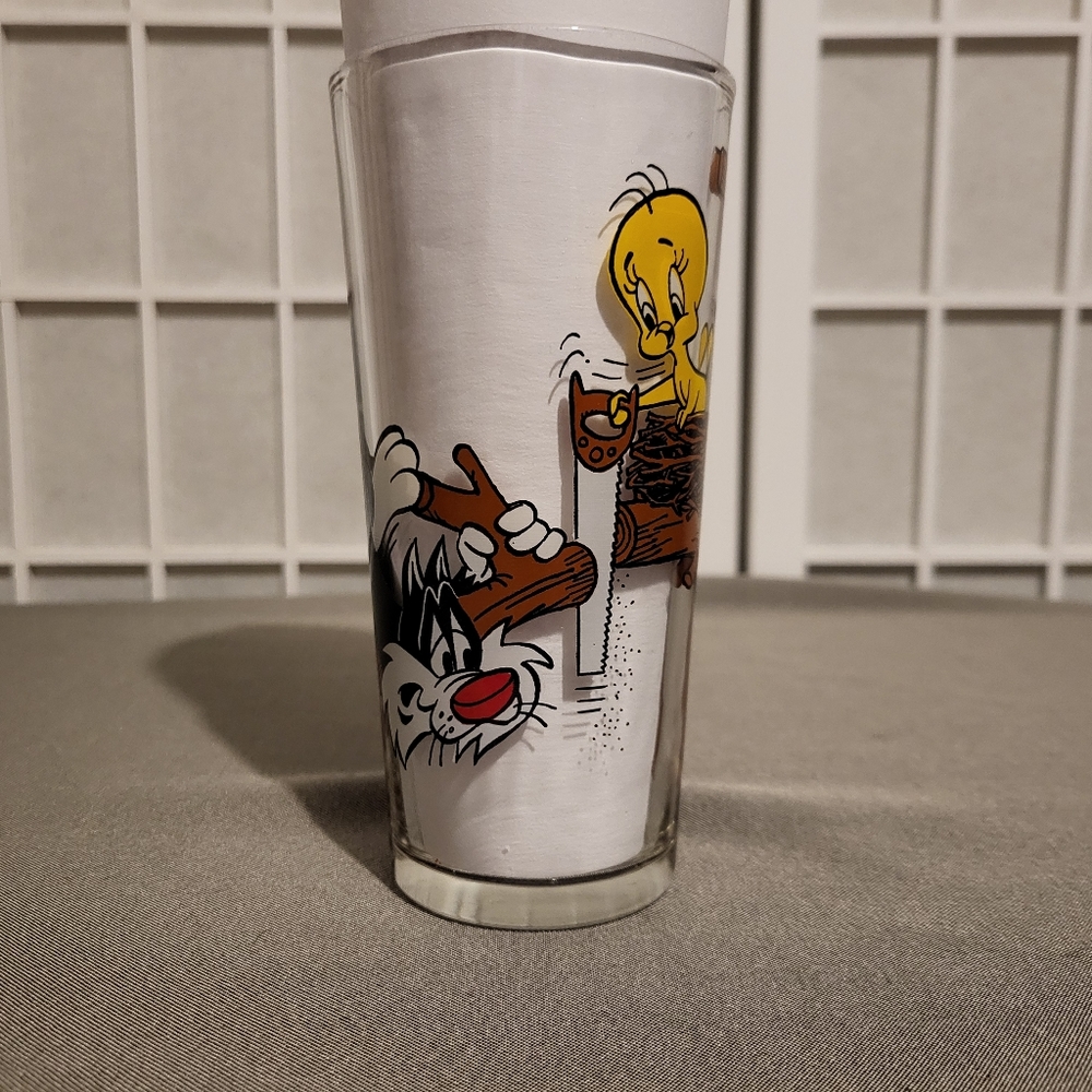 Vintage 1976 Pepsi Collector Series Loiney Tunes 16 Oz Glass